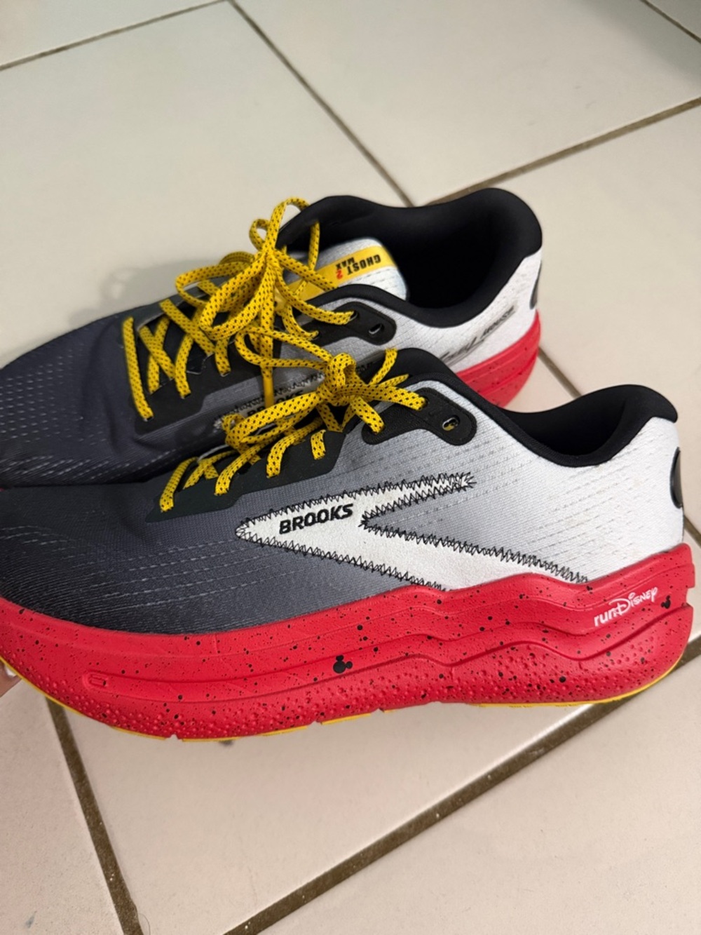 Brooks Disney Mens Mickey Sneakers